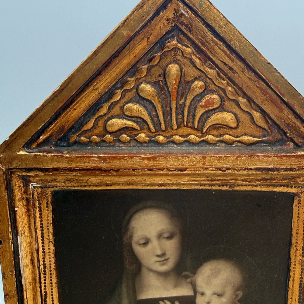 Mid-Century Italian Carved Painted Triptych with Madonna & Child, and Angels - Picture 5 of 16